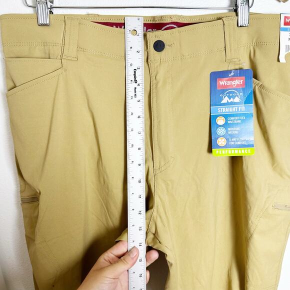 NWT Wrangler Straight Fit Outdoor Athletic Khaki Beige Pants sz 38x30 - Picture 8 of 9